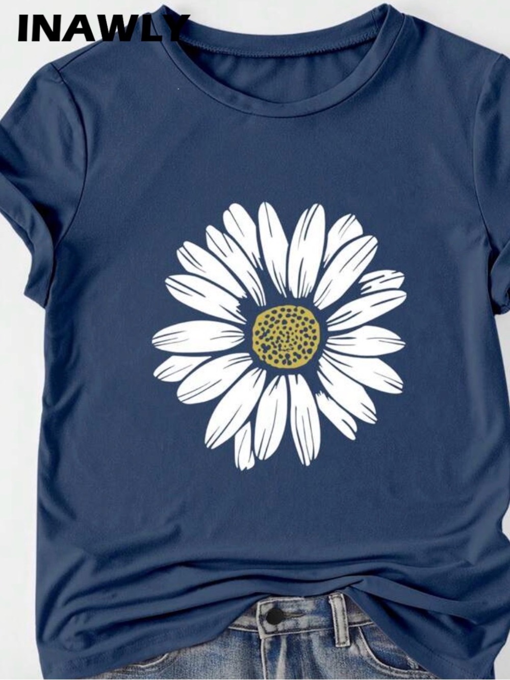 Women’s size Medium Navy Daisy Graphic Tee